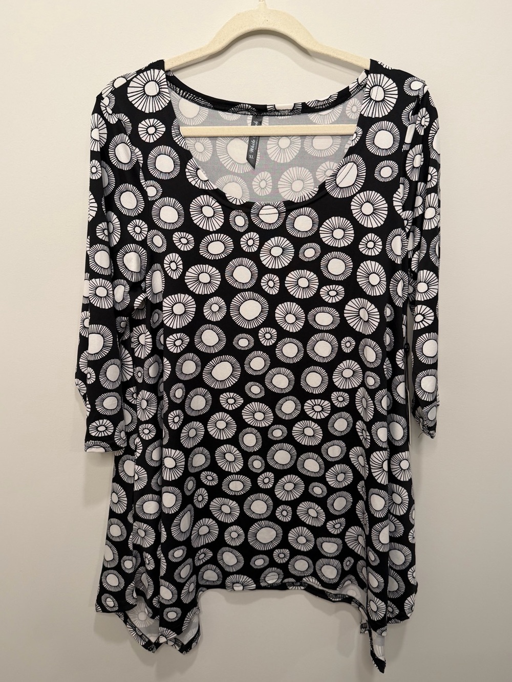 White Mark Black White Geometric Handkerchief Tunic Top NWT XL 1301-71